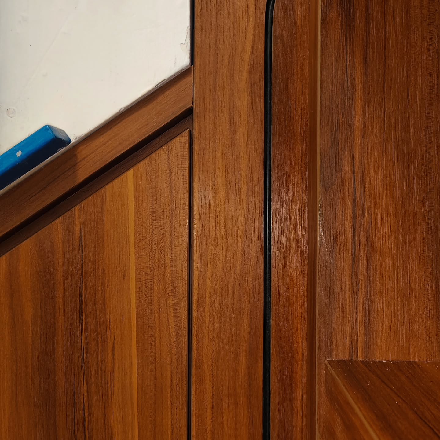 Dispenser & janitor cabinet — foto 1